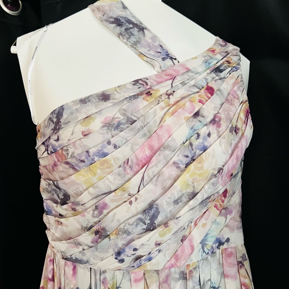 Donna Morgan gown.